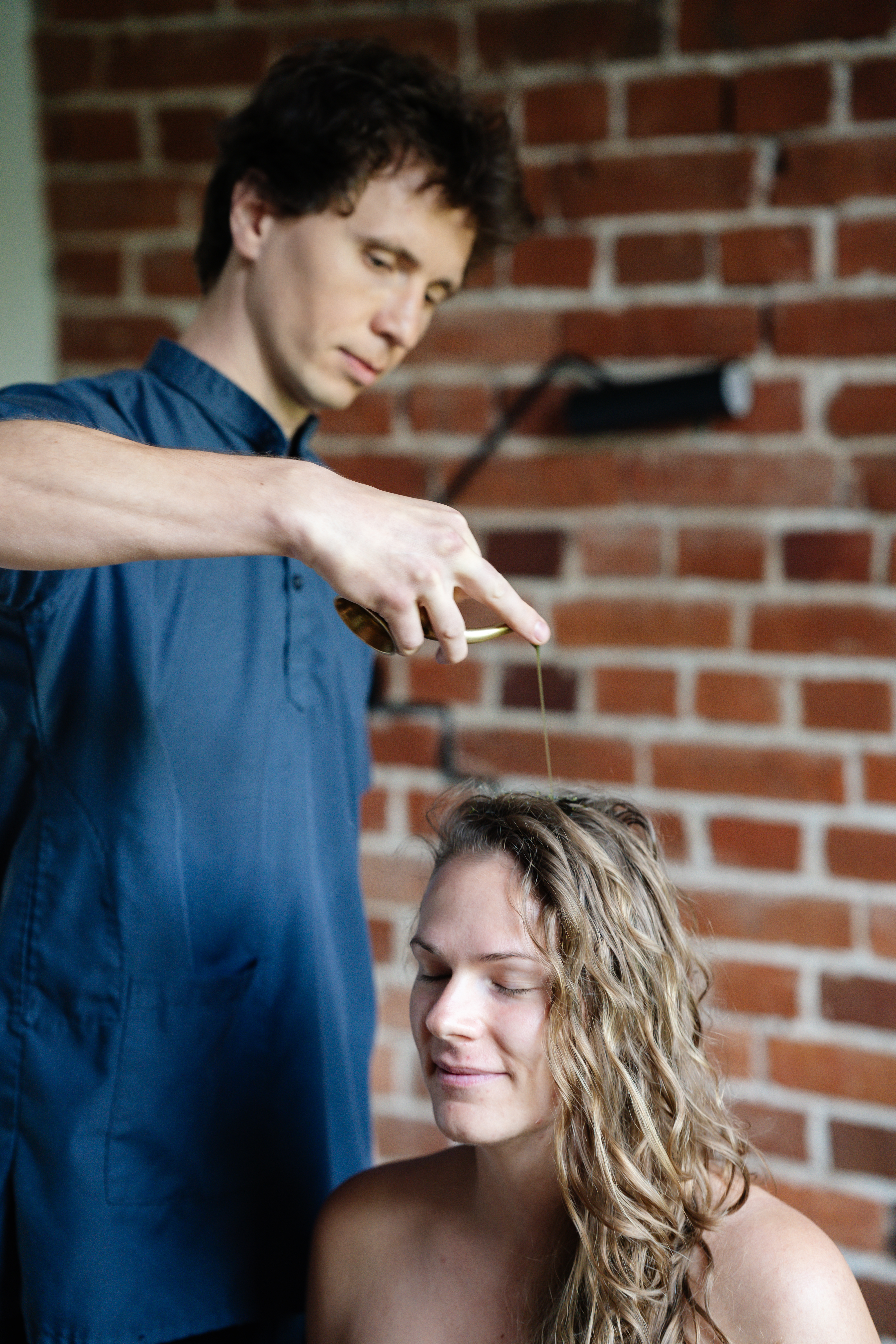 Ajurwedyjski masaż głowy, ramion i twarzy